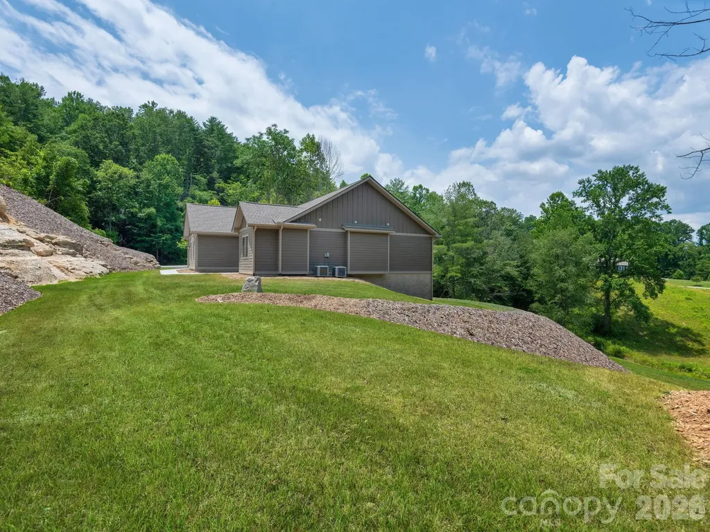 105 Sheila Wynne Drive Hendersonville NC 28732