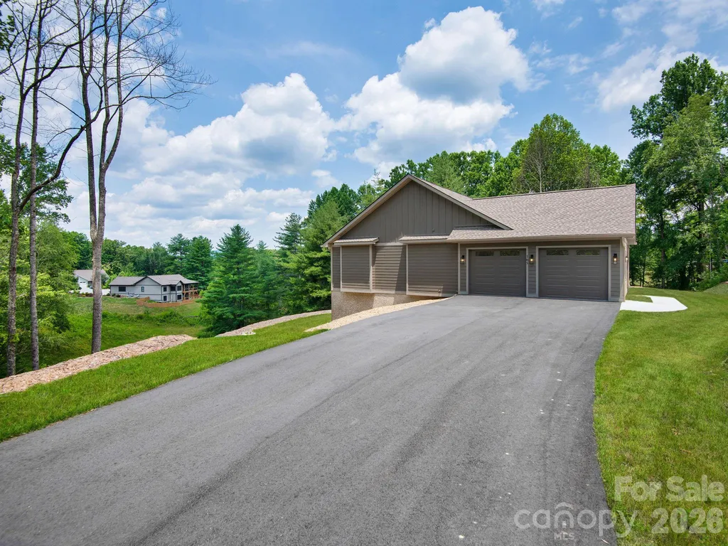 105 Sheila Wynne Drive Hendersonville NC 28732