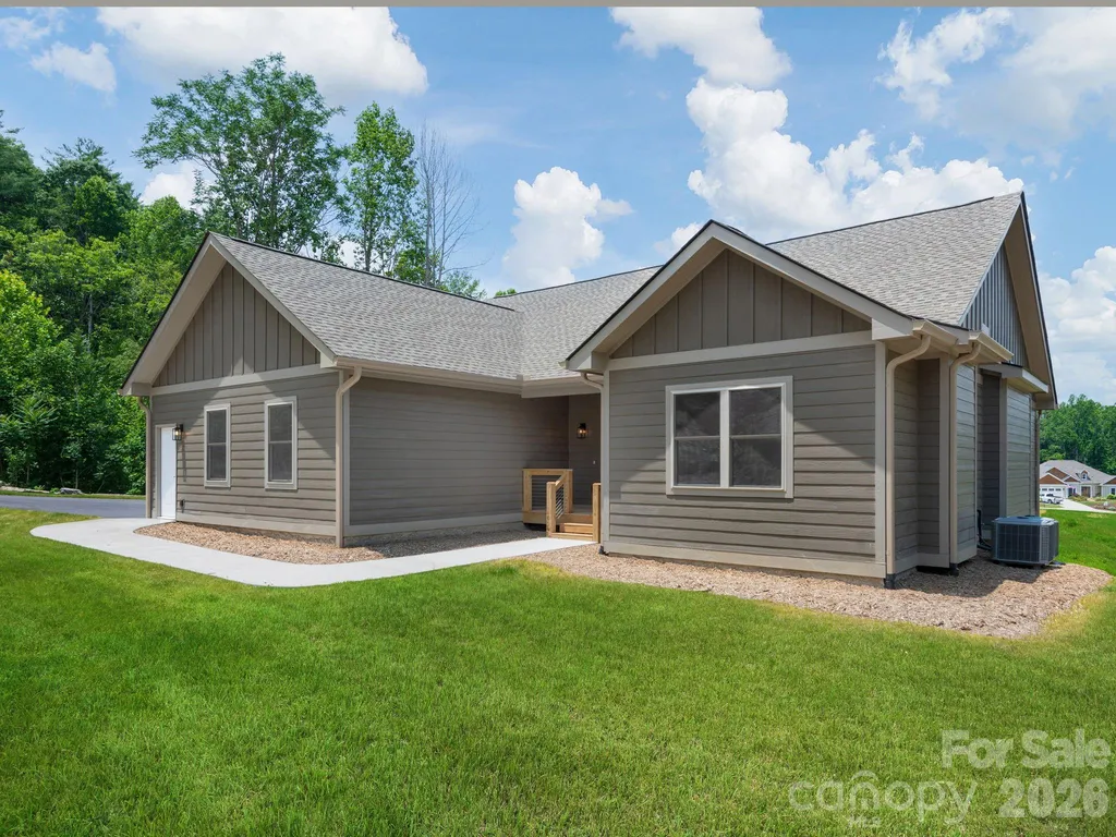 105 Sheila Wynne Drive Hendersonville NC 28732