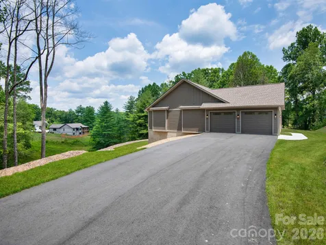 105 Sheila Wynne Drive Hendersonville NC 28732