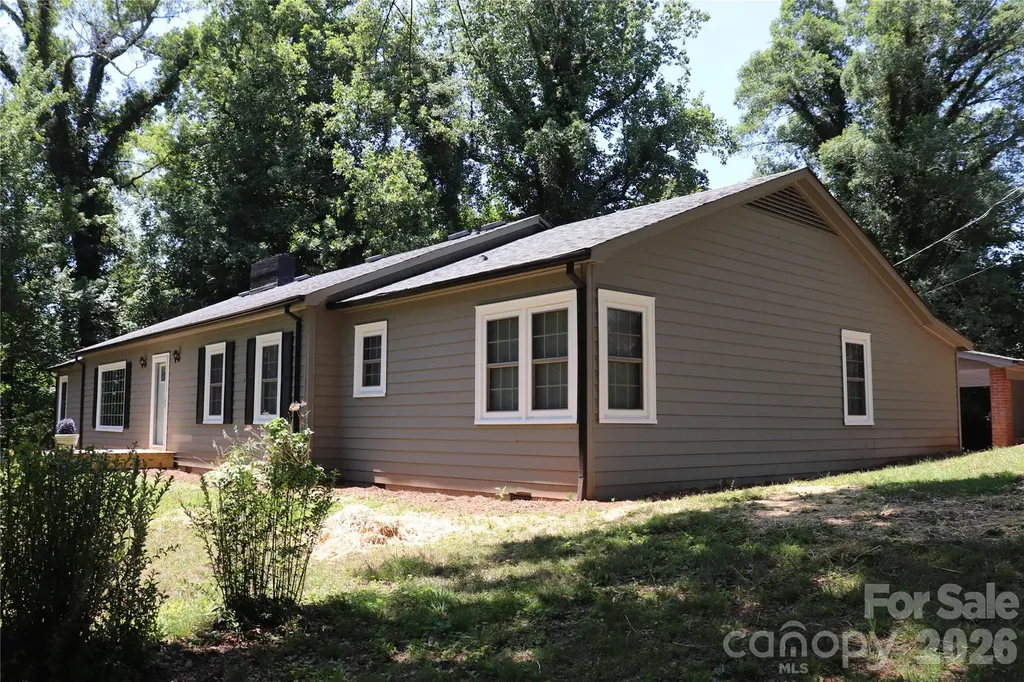 415 High Circle NW Lenoir NC 28645