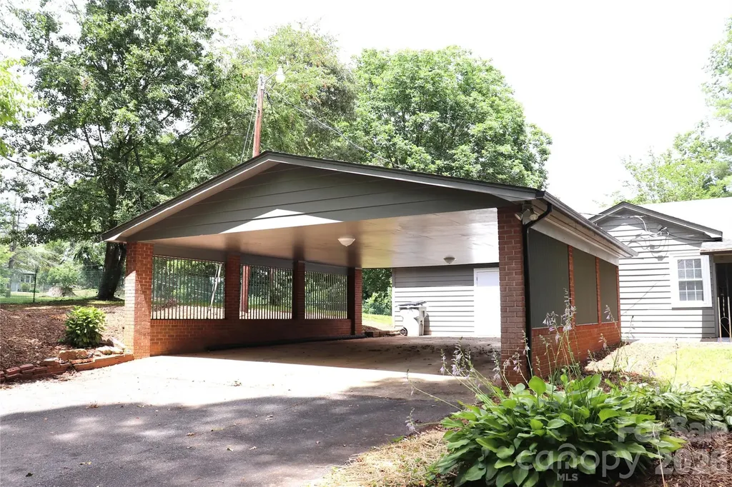 415 High Circle NW Lenoir NC 28645