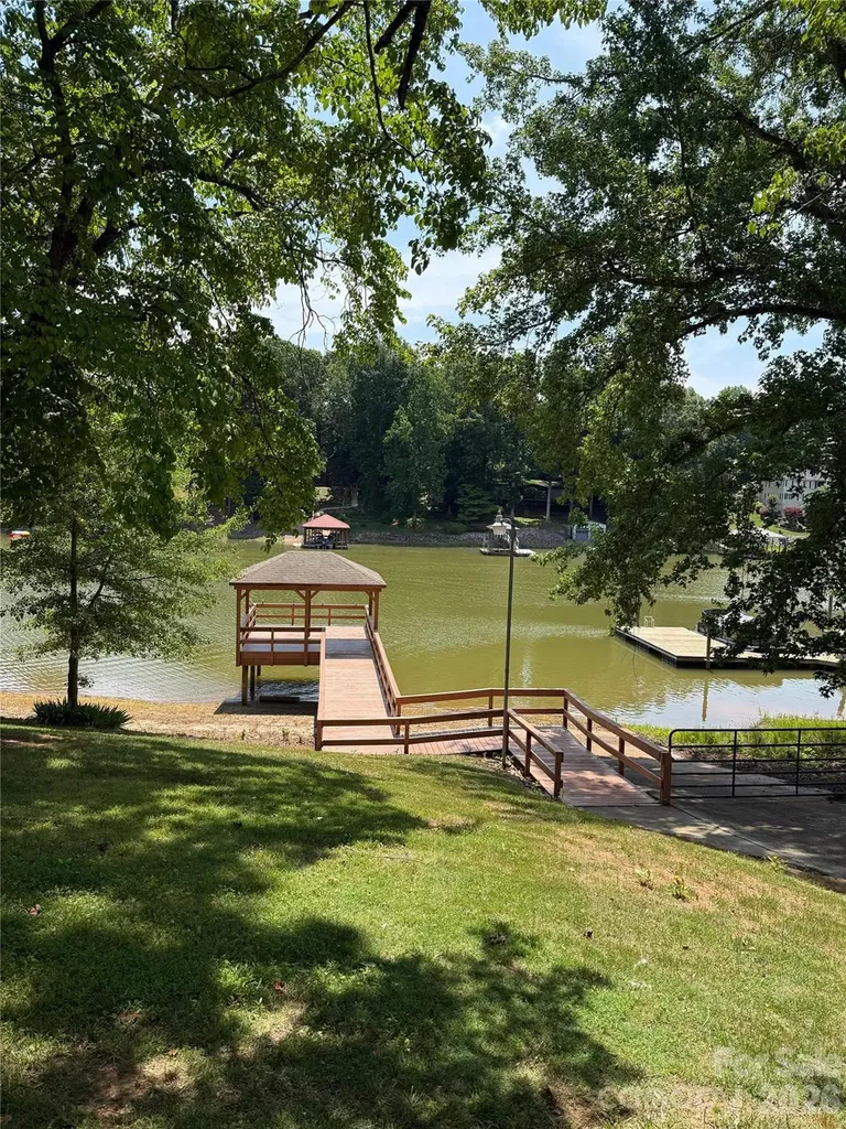 6917 Navajo Trail Sherrills Ford NC 28673
