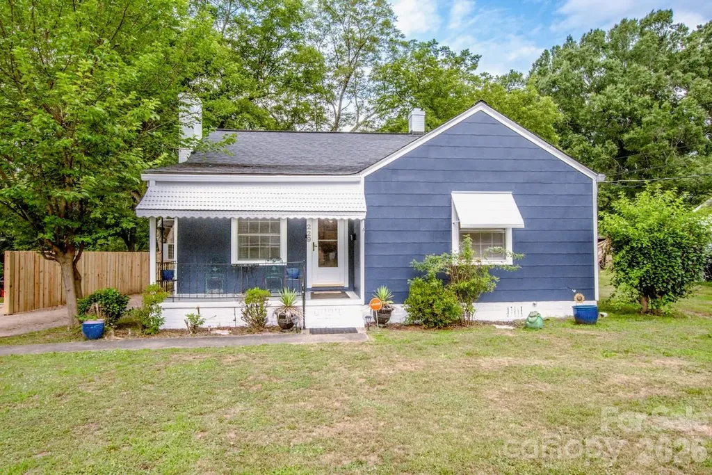 229 E Mcneely Avenue Mooresville NC 28115