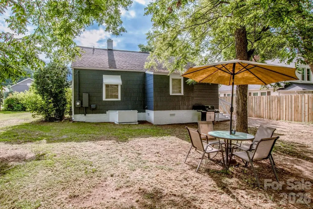 229 E Mcneely Avenue Mooresville NC 28115