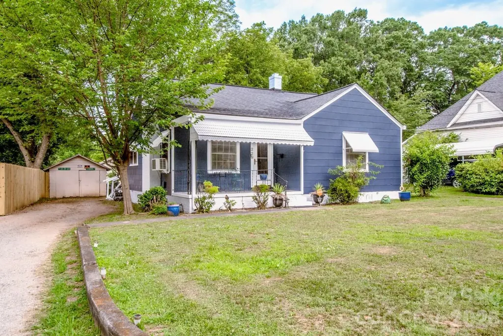 229 E Mcneely Avenue Mooresville NC 28115