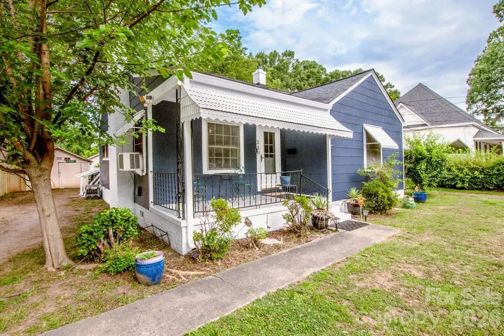 229 E Mcneely Avenue Mooresville NC 28115