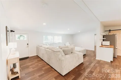 17 Hickory Acres Road Hendersonville NC 28792