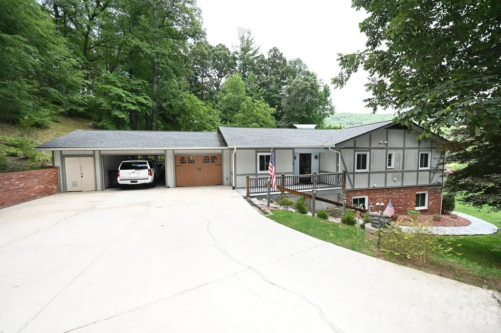 3021 Cedar Crest Drive Lenoir NC 28645
