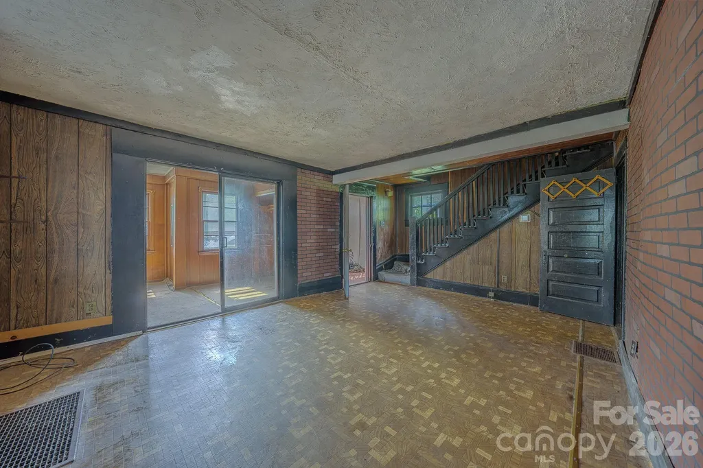 49 Madison Avenue Asheville NC 28801