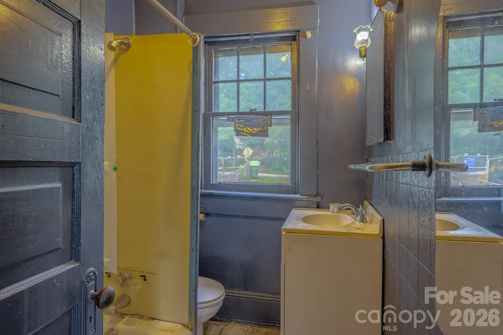 49 Madison Avenue Asheville NC 28801