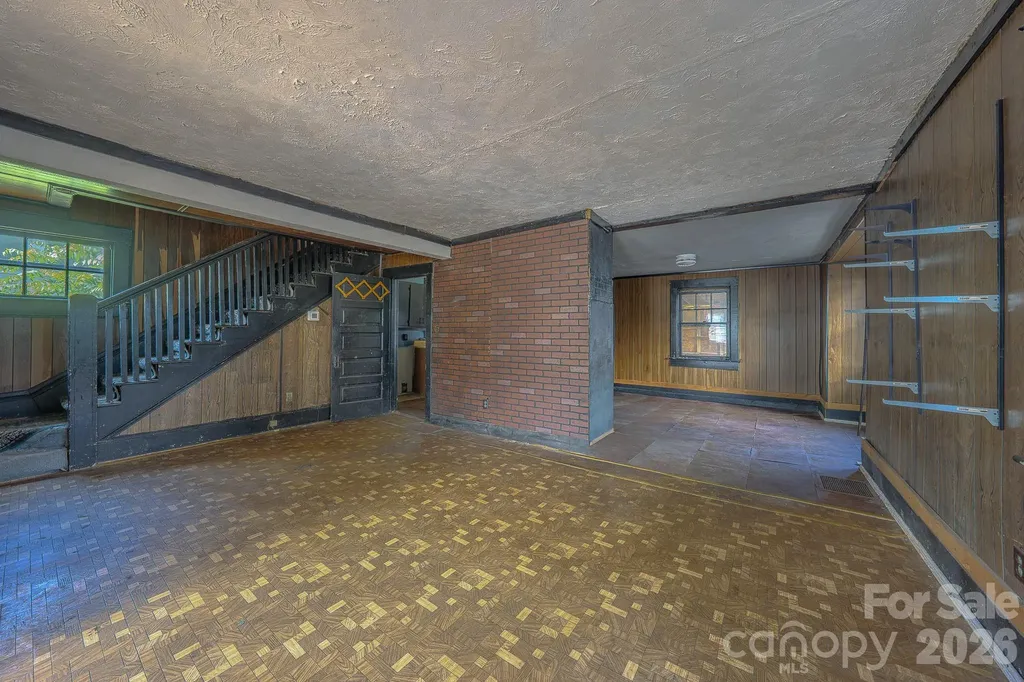 49 Madison Avenue Asheville NC 28801
