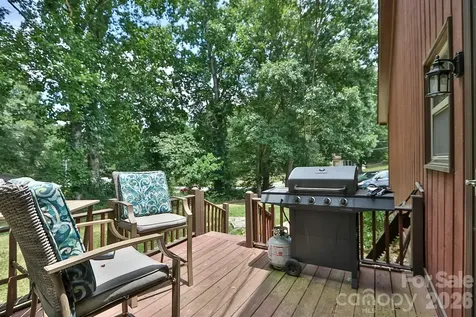 4220 Mae-len Drive Winston Salem NC 27107