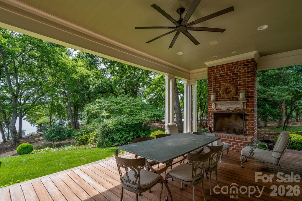 2375 Southpoint Lane New London NC 28127