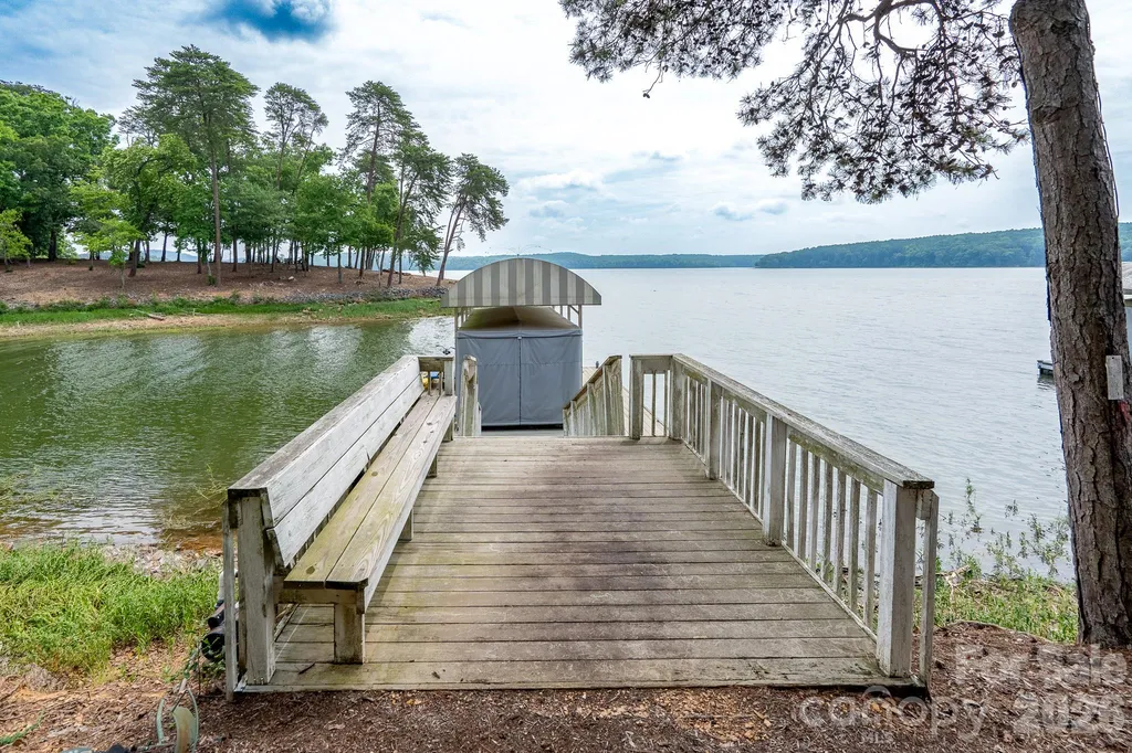 2375 Southpoint Lane New London NC 28127