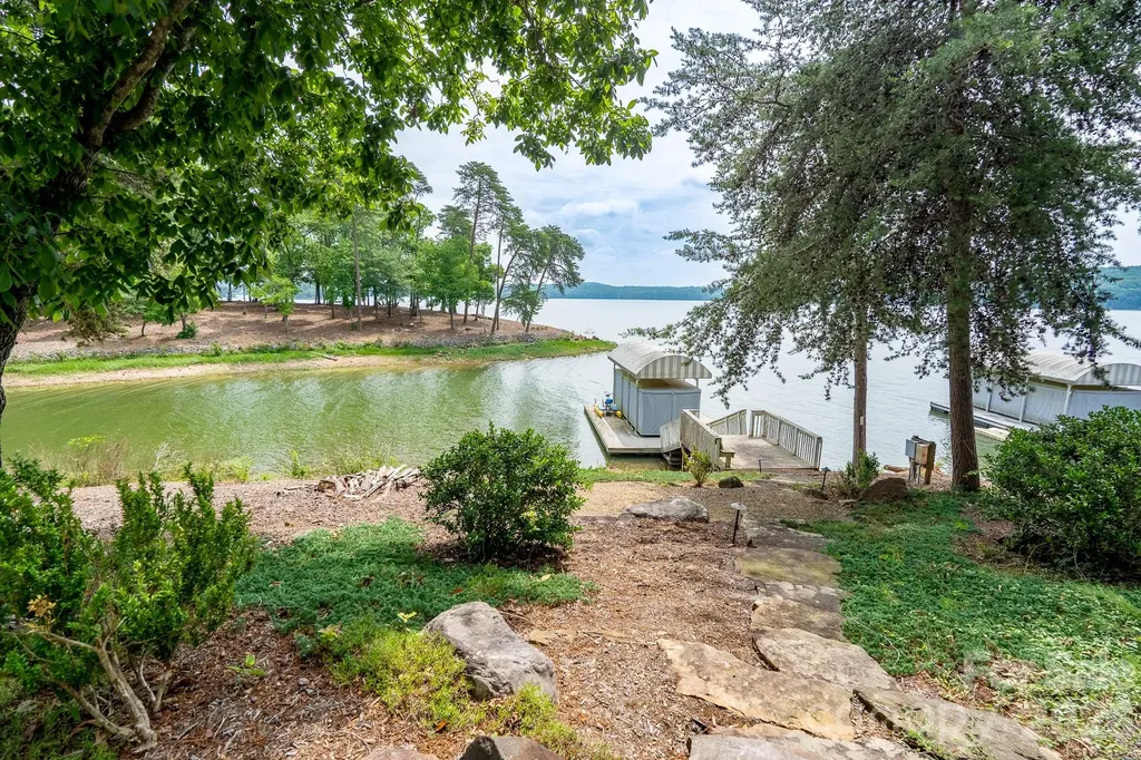 2375 Southpoint Lane New London NC 28127