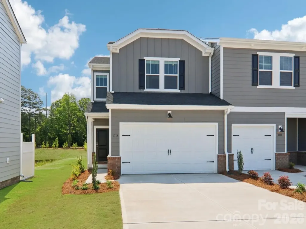 9048 Foggy Brook Loop Charlotte NC 28216