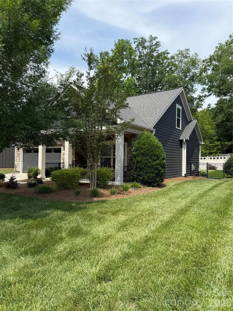 1617 Traditions Court Waxhaw NC 28173