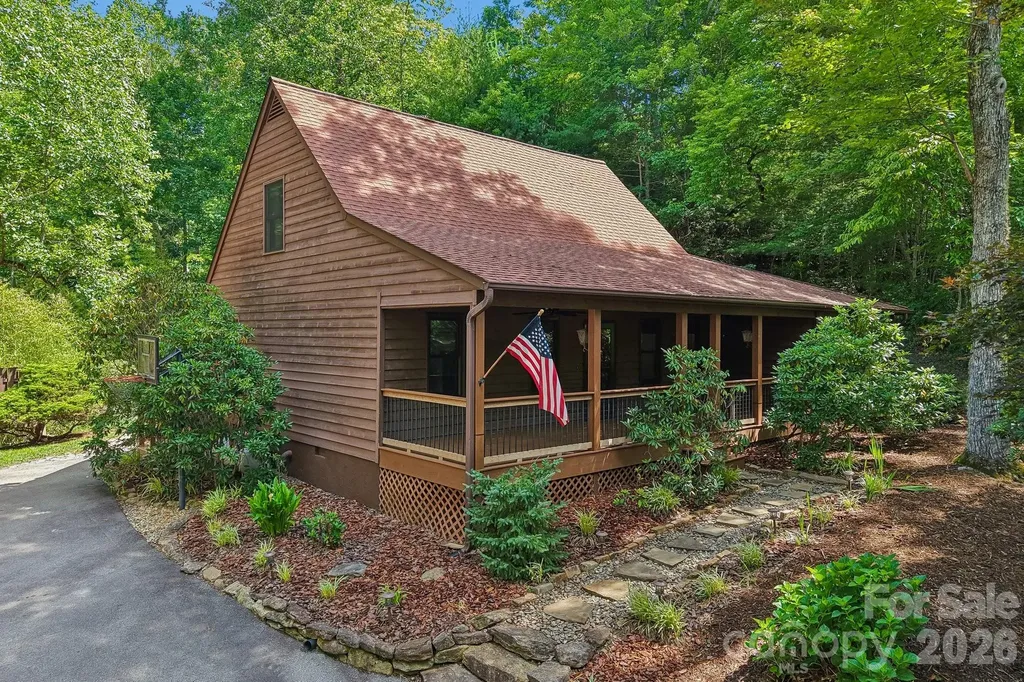 1952 Davis Mountain Road Hendersonville NC 28739