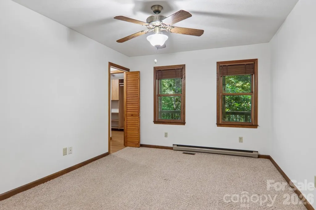 1952 Davis Mountain Road Hendersonville NC 28739