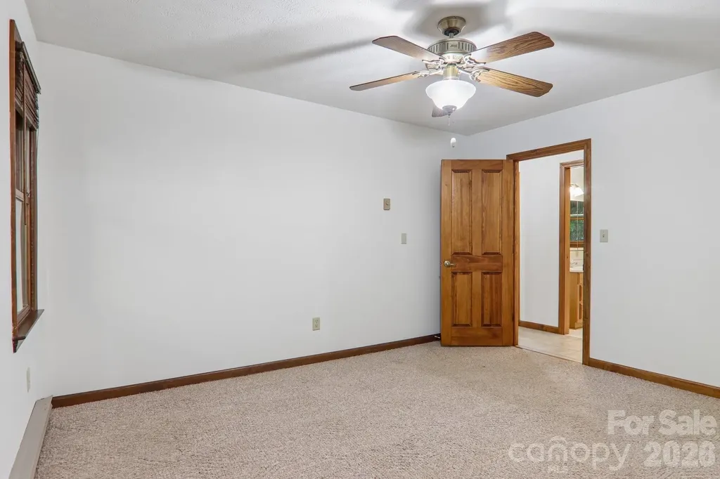 1952 Davis Mountain Road Hendersonville NC 28739