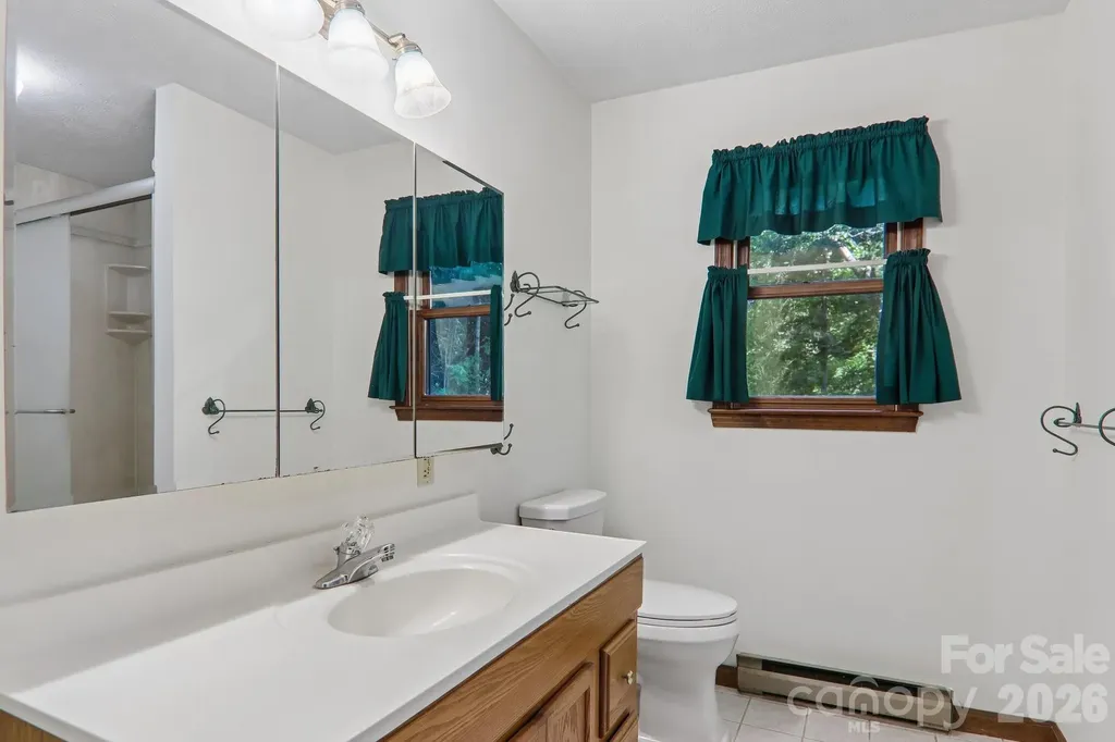 1952 Davis Mountain Road Hendersonville NC 28739