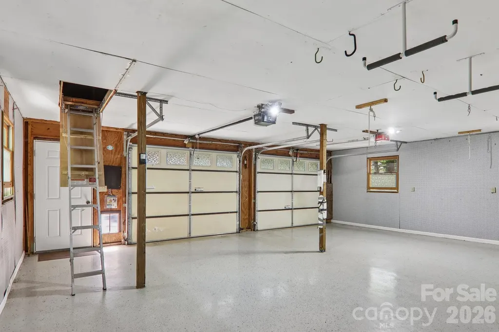1952 Davis Mountain Road Hendersonville NC 28739