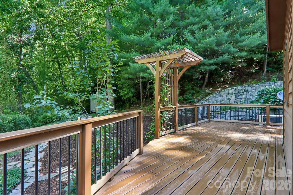 1952 Davis Mountain Road Hendersonville NC 28739