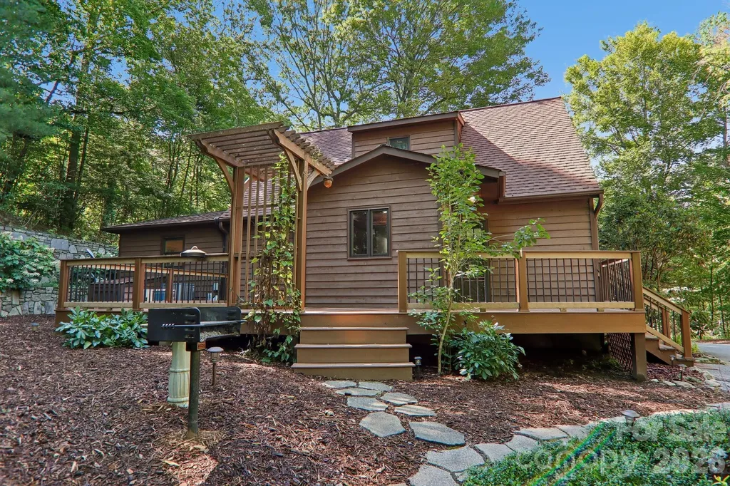 1952 Davis Mountain Road Hendersonville NC 28739