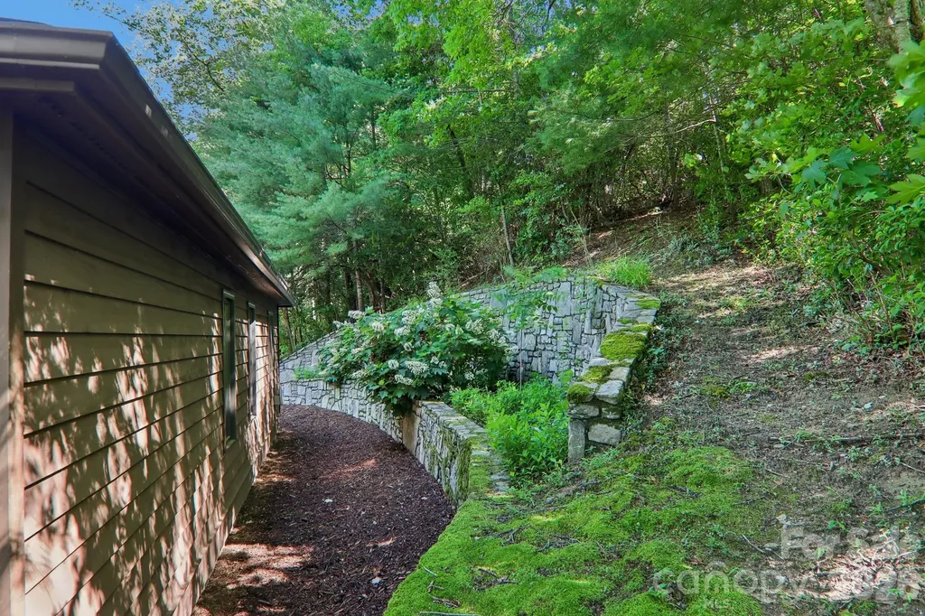 1952 Davis Mountain Road Hendersonville NC 28739