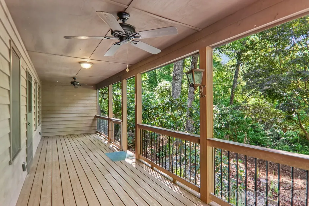 1952 Davis Mountain Road Hendersonville NC 28739