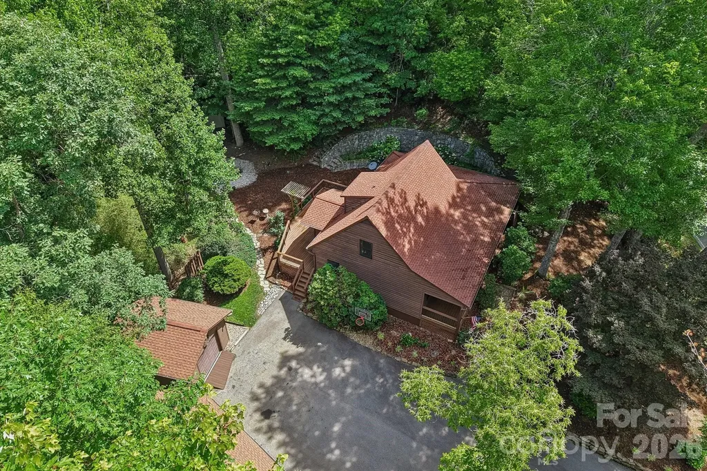 1952 Davis Mountain Road Hendersonville NC 28739