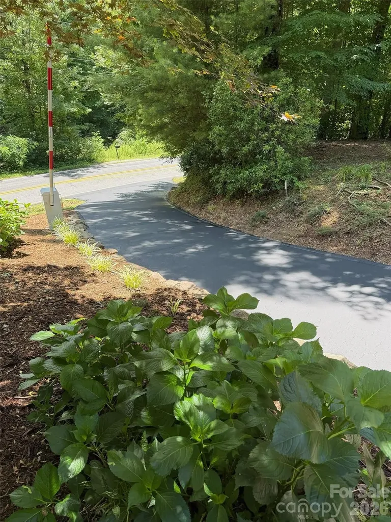 1952 Davis Mountain Road Hendersonville NC 28739