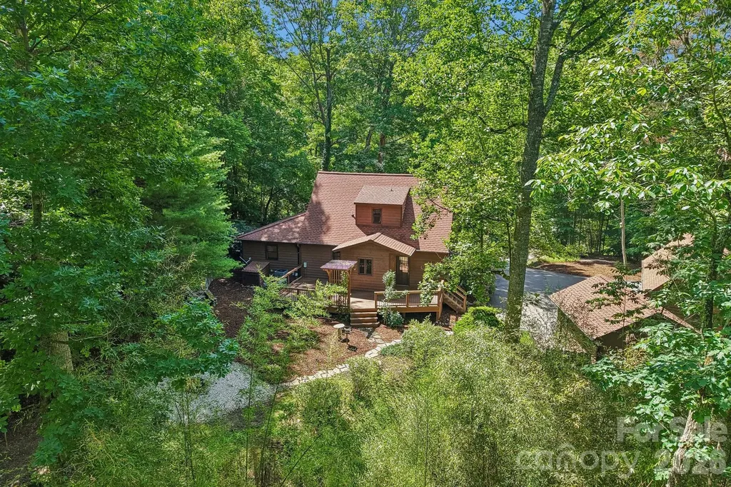 1952 Davis Mountain Road Hendersonville NC 28739