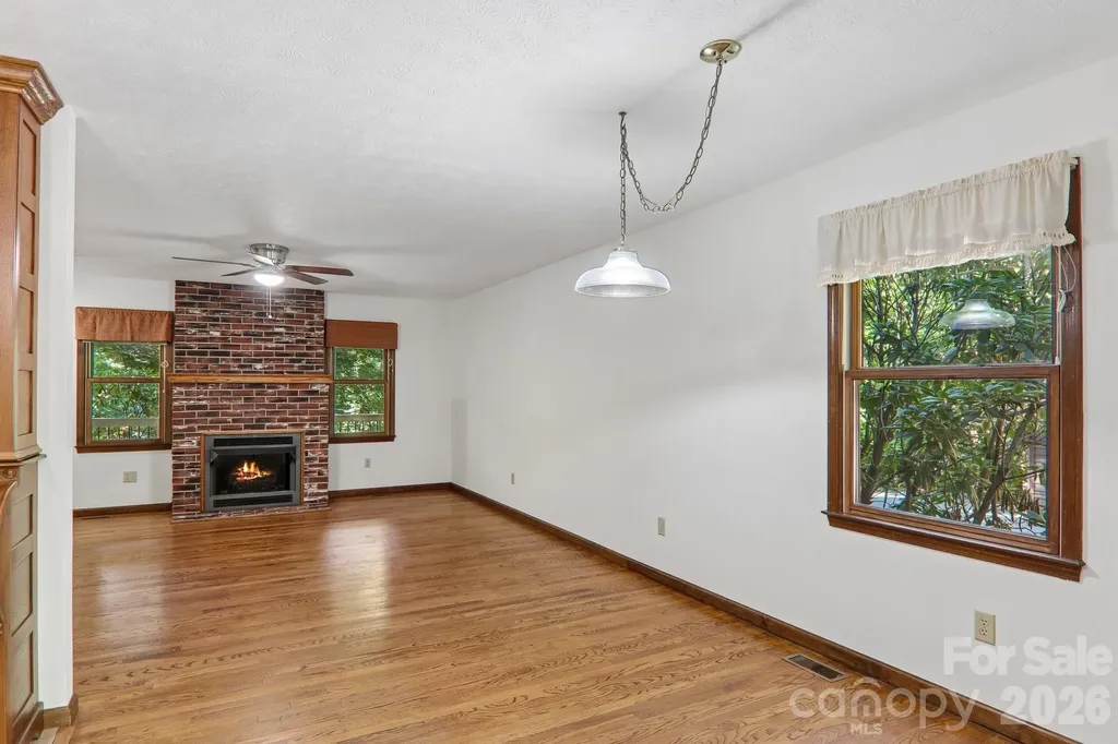 1952 Davis Mountain Road Hendersonville NC 28739