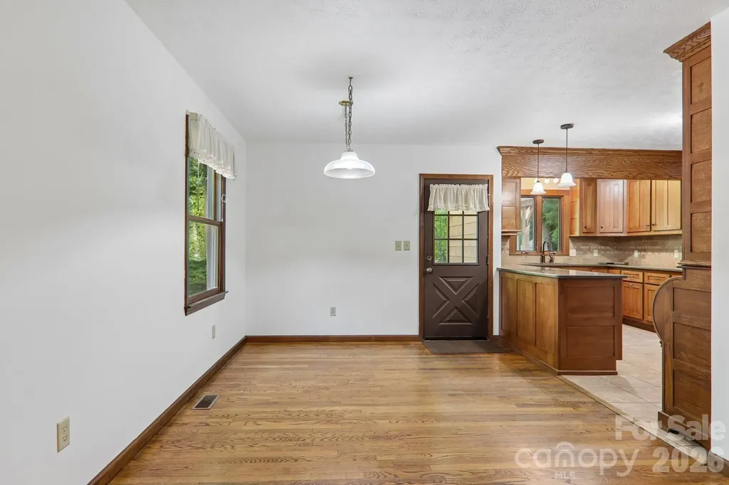 1952 Davis Mountain Road Hendersonville NC 28739