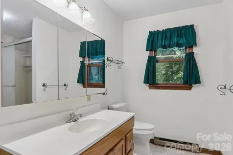 1952 Davis Mountain Road Hendersonville NC 28739