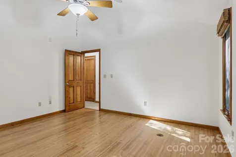 1952 Davis Mountain Road Hendersonville NC 28739