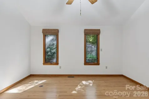 1952 Davis Mountain Road Hendersonville NC 28739