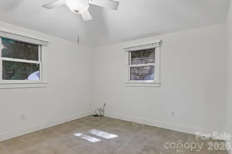1952 Davis Mountain Road Hendersonville NC 28739