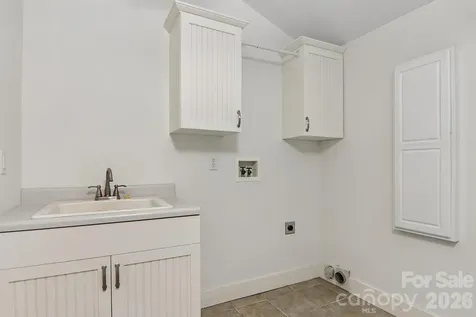 1952 Davis Mountain Road Hendersonville NC 28739