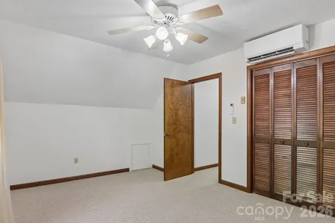 1952 Davis Mountain Road Hendersonville NC 28739