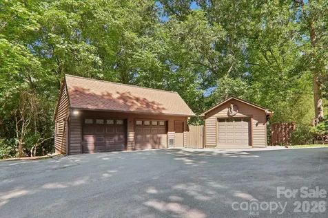 1952 Davis Mountain Road Hendersonville NC 28739