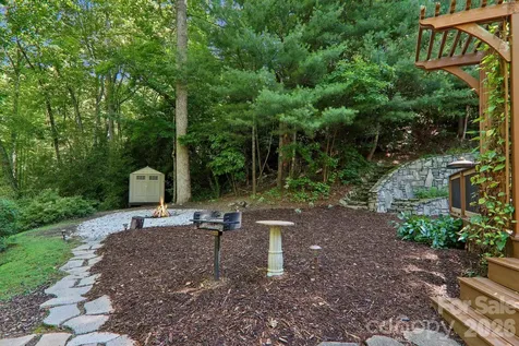 1952 Davis Mountain Road Hendersonville NC 28739
