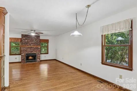 1952 Davis Mountain Road Hendersonville NC 28739