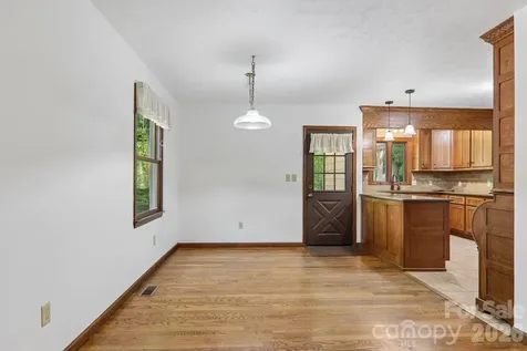 1952 Davis Mountain Road Hendersonville NC 28739