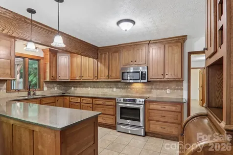 1952 Davis Mountain Road Hendersonville NC 28739