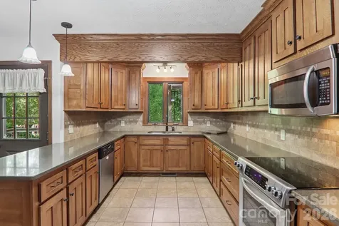 1952 Davis Mountain Road Hendersonville NC 28739