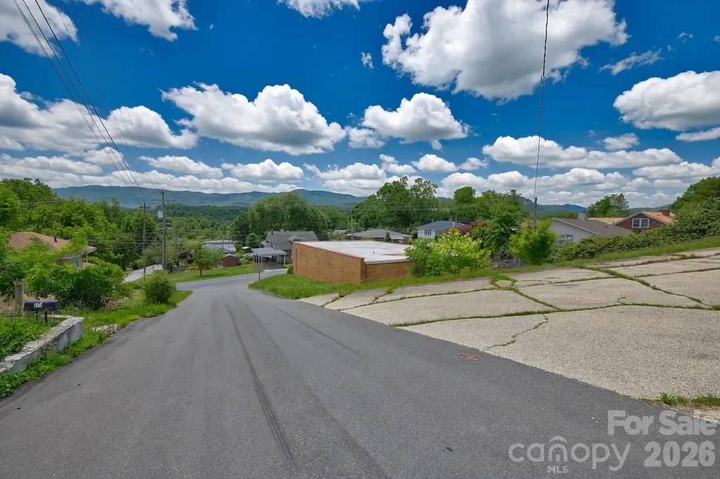193 Walnut Avenue Spruce Pine NC 28777