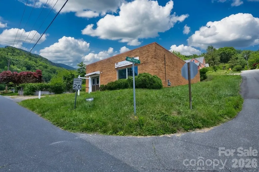 193 Walnut Avenue Spruce Pine NC 28777